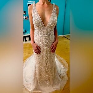 Philippe Mathew 
Fiore Couture wedding gown
Style: Farin 
Size 12, unaltered